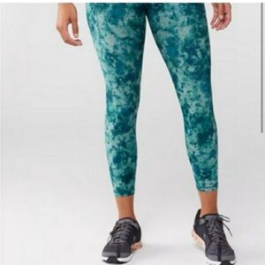 Athleta Salutation Stash Pocket II Printed 7/8 Tight, L (Floral Tie Dye Blue)